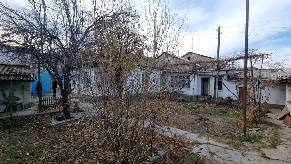 Продается дом 4 соток 6 комнат фасад дома 20 метров. Ориентир Гелён.