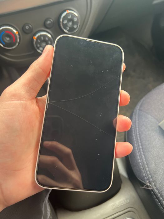 iPhone 13 в хорошем состоянии