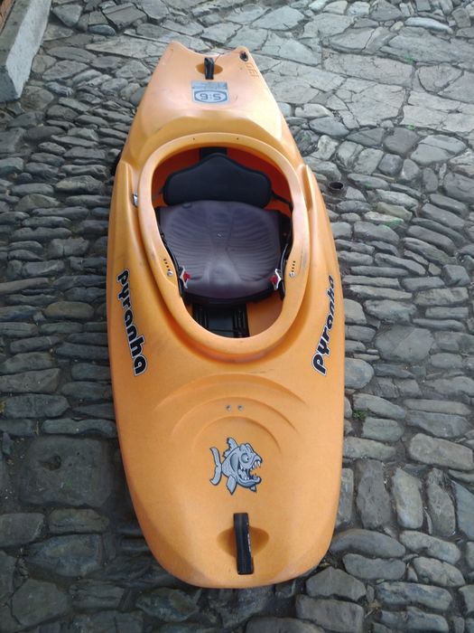 Продавам каяк  Pirahna S6 190