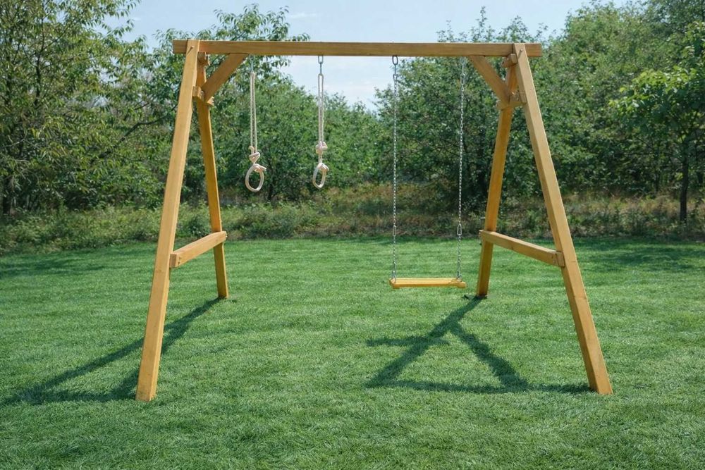 Градинска дървена конструкция за люлка