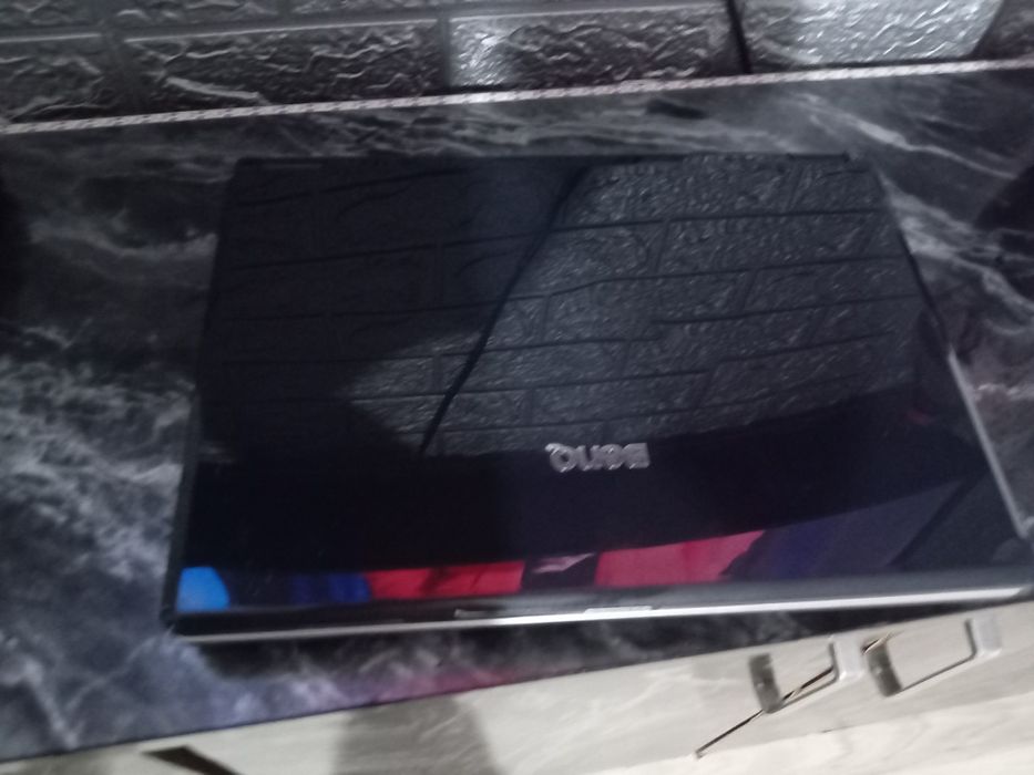 Vând laptop BENQ pentru piese