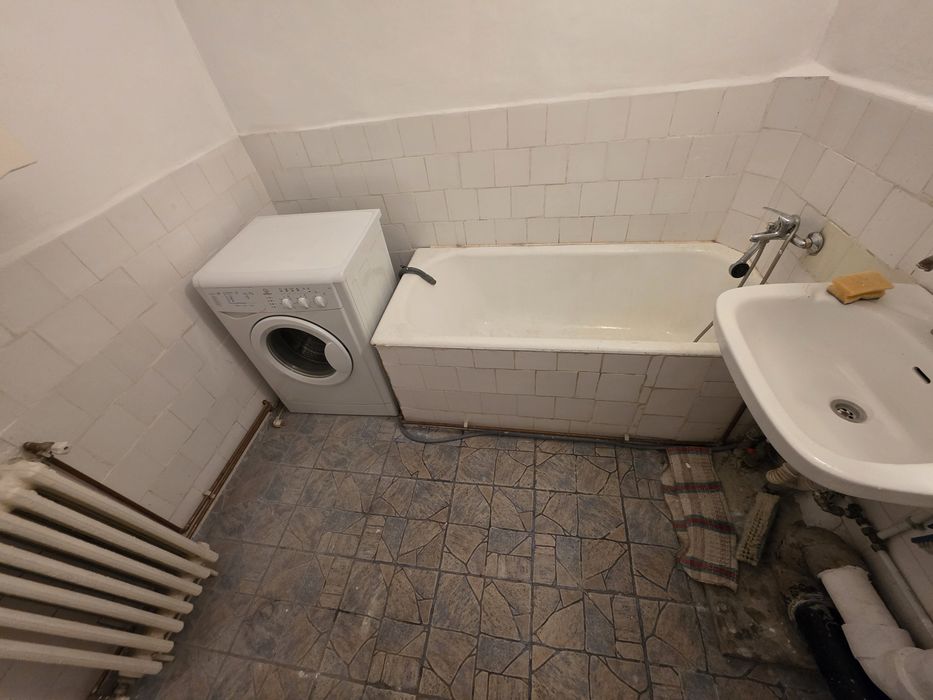 Proprietar vand  3 camere dec 2 bai dacia 71mp 1983