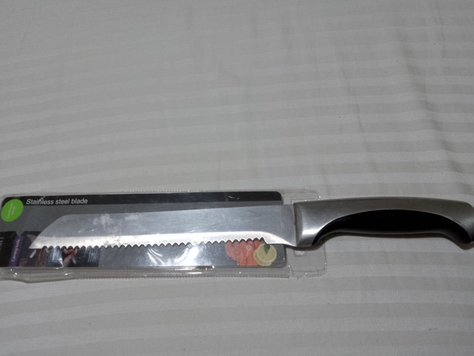 Кухненски  нож  за  хляб