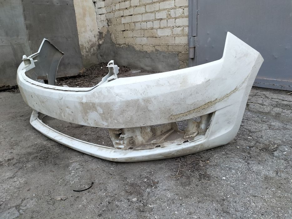 Передний бампер Шкода Рапид