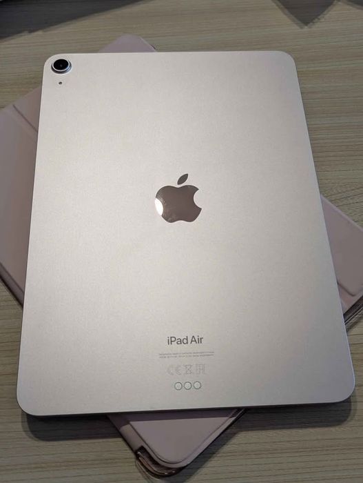 iPad Air 5 Pink, 64GB, без следи от употреба + кейс, протектор