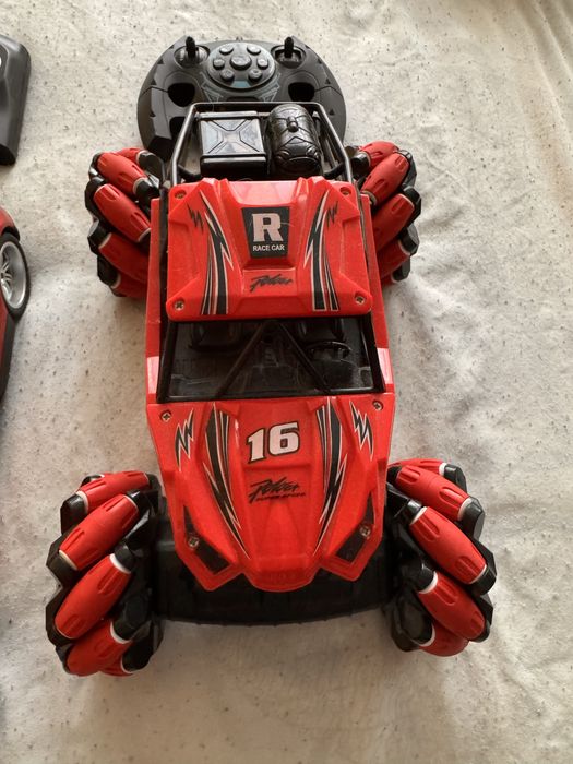 Два броя колички с дистанционно