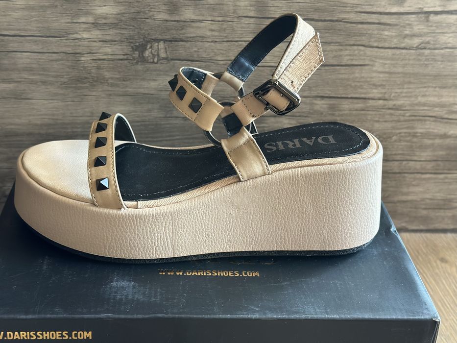 Обувки от магазин Daris.