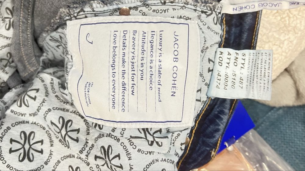 Дънки JACOB COHEN ! Чисто нов модел.Страхотен цвят.Налична серия 31-40