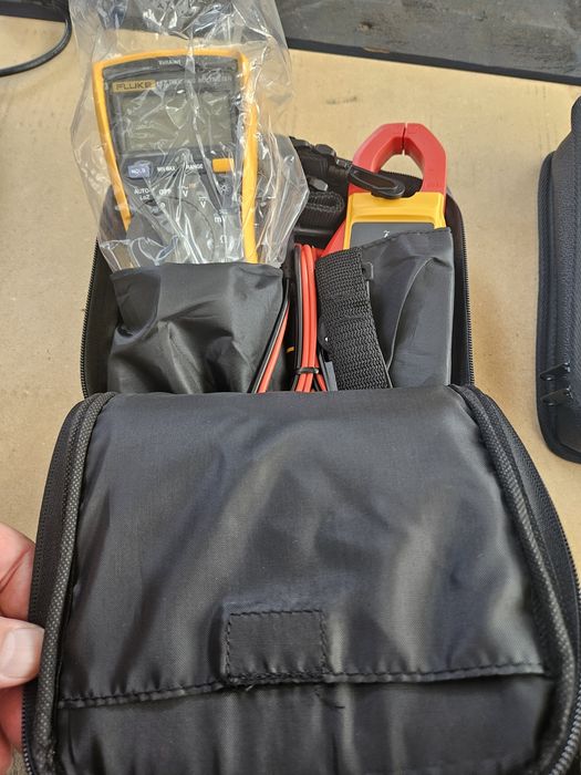 Fluke 117 Multimeter / Fluke 323 Current Clamp Combination Kit