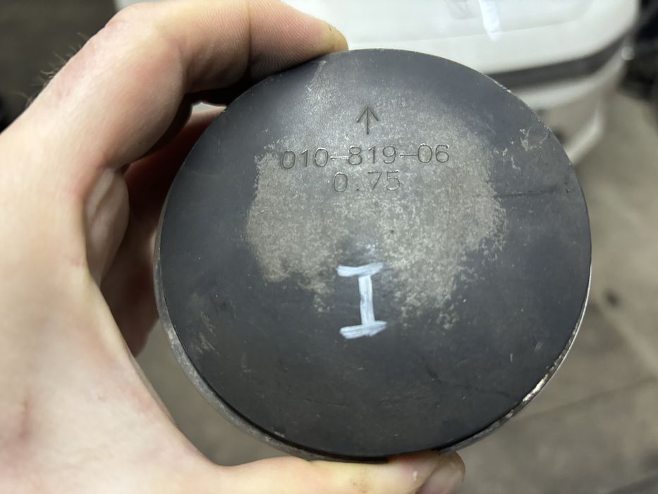 Продам поршни на Rotax 951