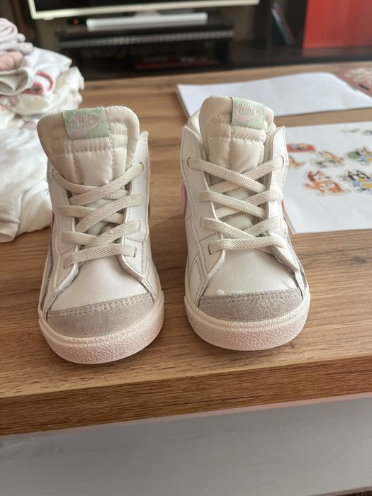 Бели кецове nike