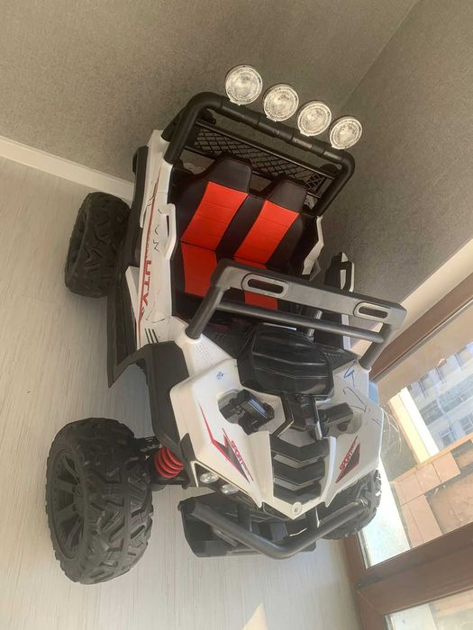 Детская машинка на пульте