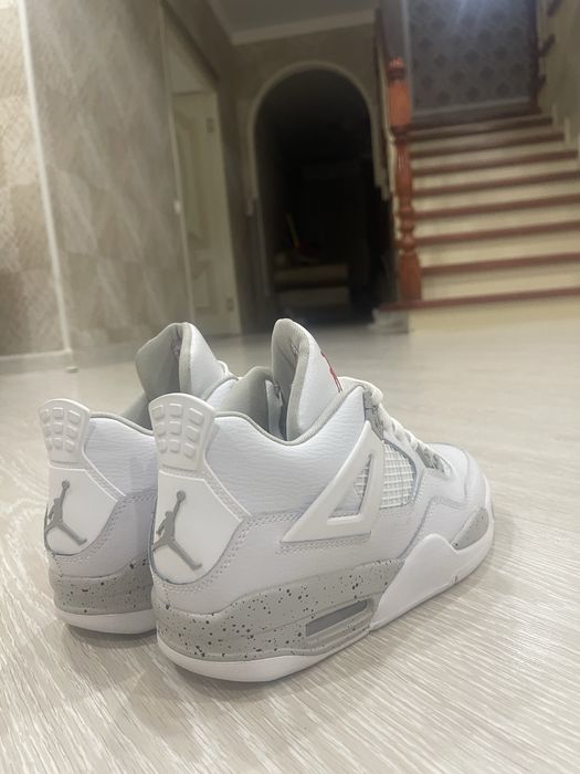 Продам новый кроссови Jordan 4 размер 40