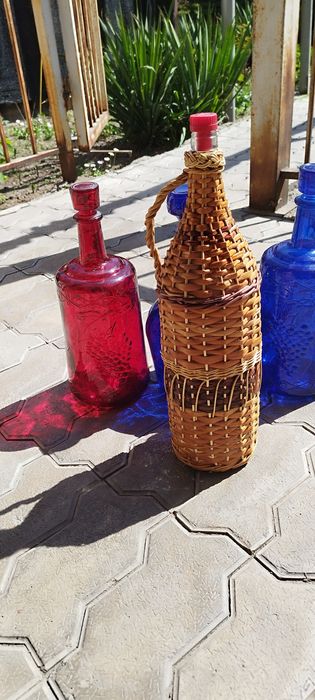 Продам бутыли стеклянные
