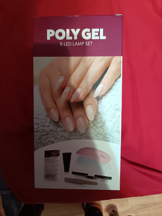 Продавам Чисто нов комплект маникьор.