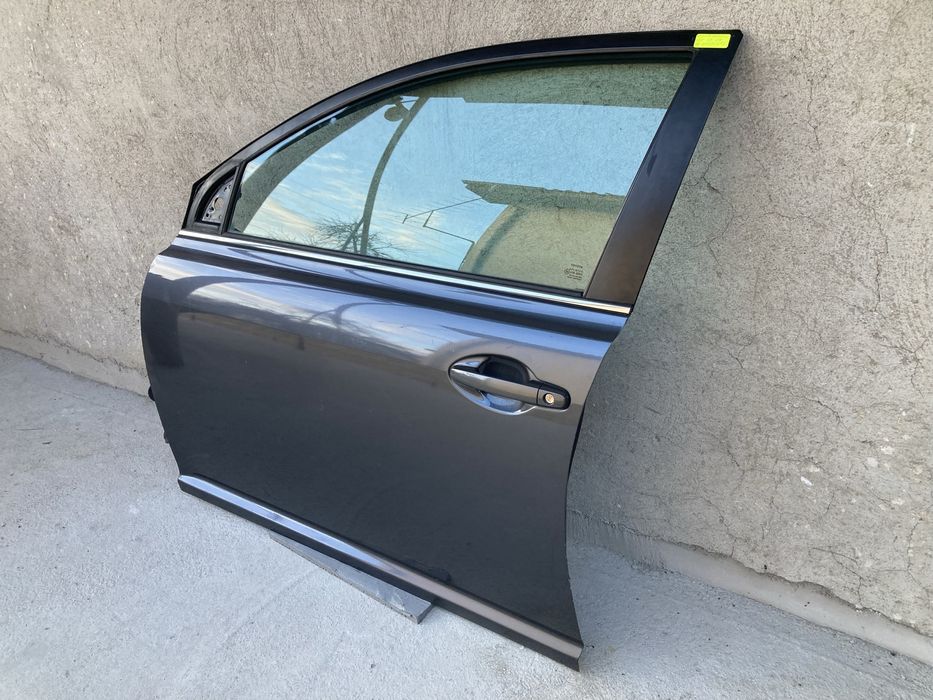 Предна лява врата за тойота авенсис т25/toyota avensis t25 03-08г