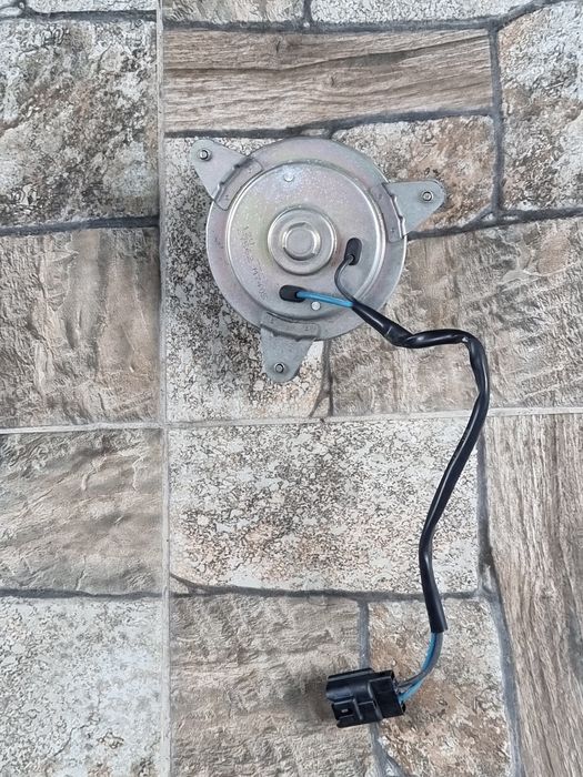 Вентилятор охлаждения двигателя на Subaru.