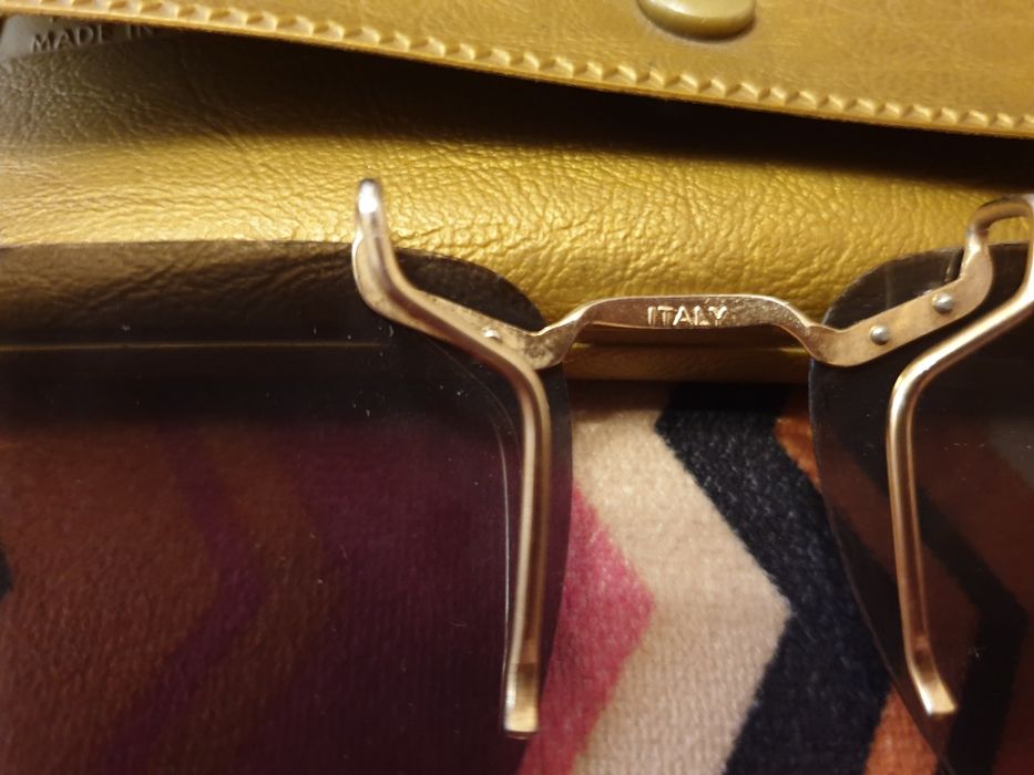 Ochelari detașabili Italia