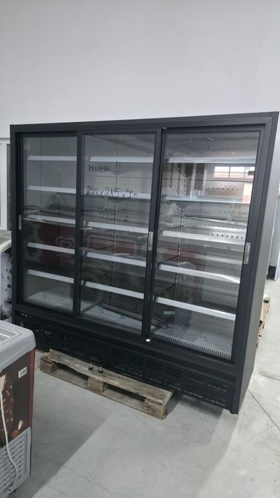 Крайстенна хладилна витрина 215см