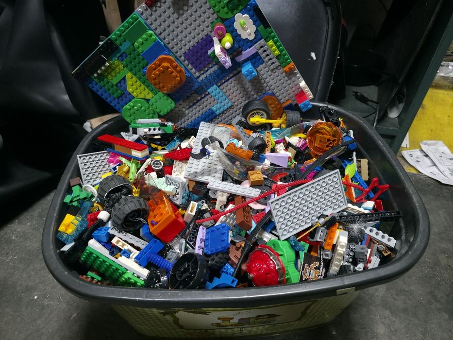 Vand cutie cu piese lego