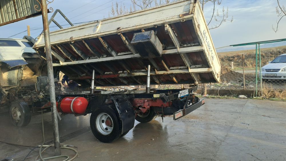 Uzotayo'l yuk mashinasi