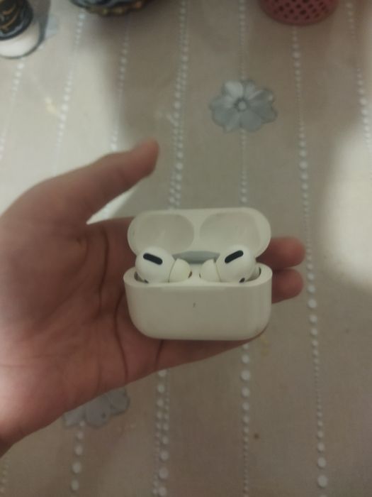 AirPods Pro с зарядным кейсом