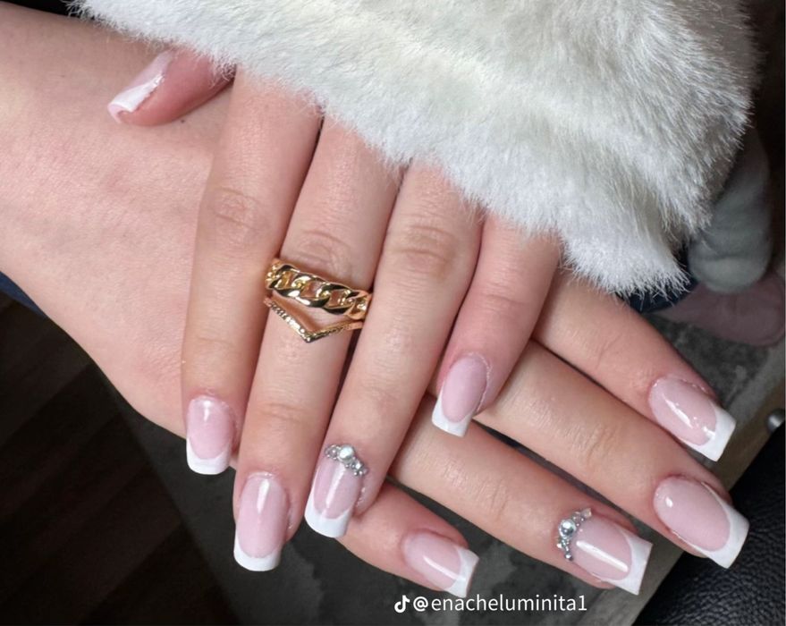 Manichiură Elegantă și Feminină pentru Orice Stil