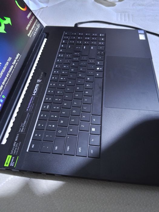 Геймърски лаптоп Razer Blade 18 2025 Dual 4k UHD+ 240 Hz | FHD+ 440 Hz