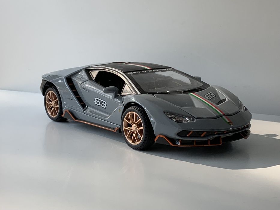 Modelka Lamborghini Centenario 1:24