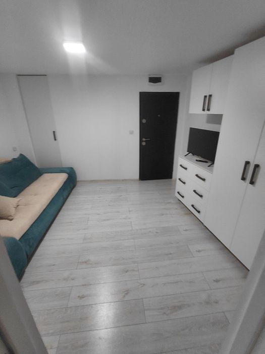 Închiriez garsoniera