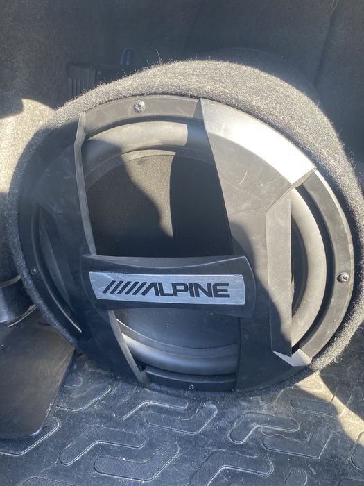 Vând pachet subwoofer auto alpine