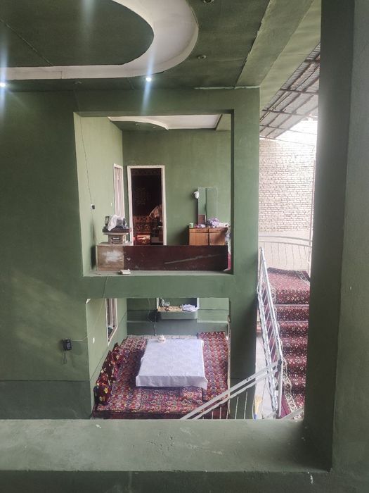 6 сотикли ховли Уй сотилади ёки 5-микрарайондеги домларга бартер