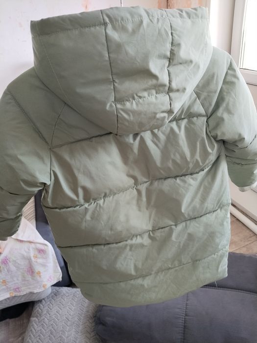 Продам куртку детскую 3000