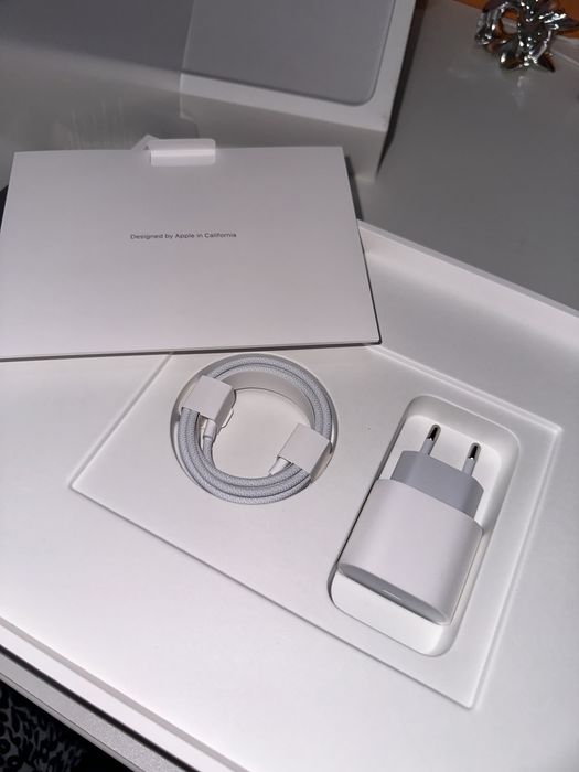 Продаю абсолютно новый Macbook Neo