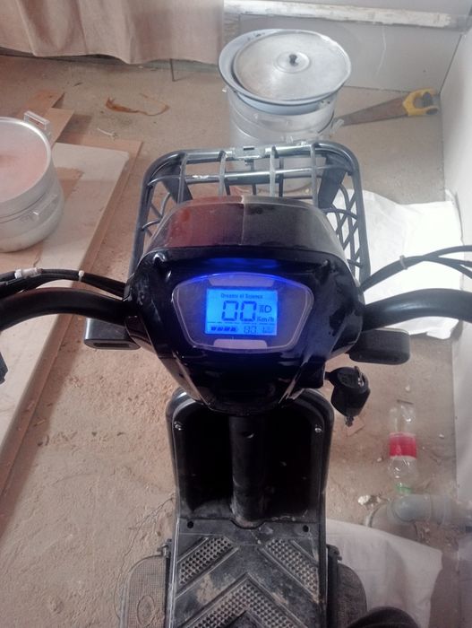 Электроскутер продам за 20000