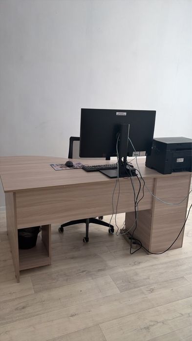 Офисный шкаф и стол продается