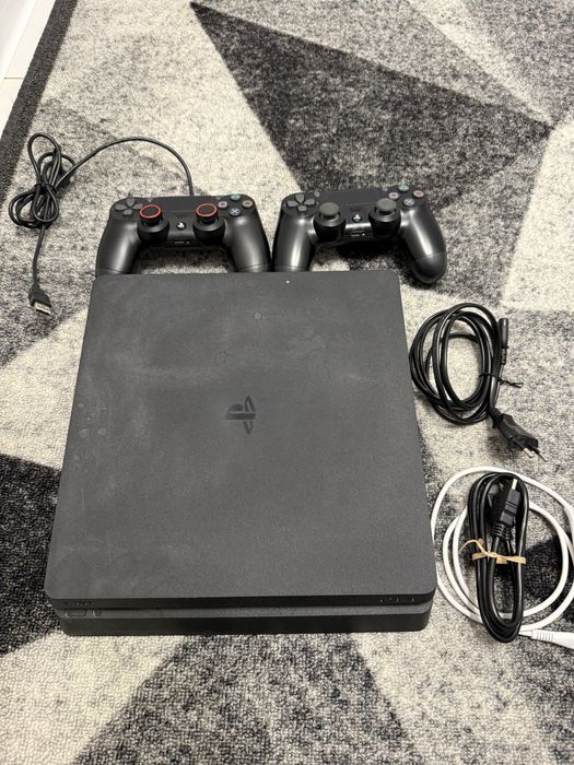 Продавам PlayStation 4-Slim