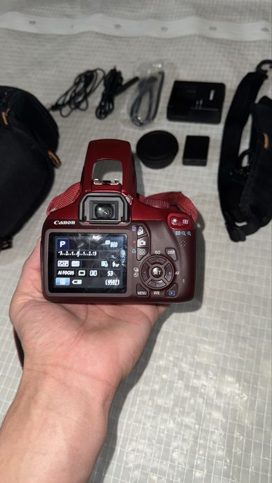 Canon EOS 1100D kit 18-55 красный