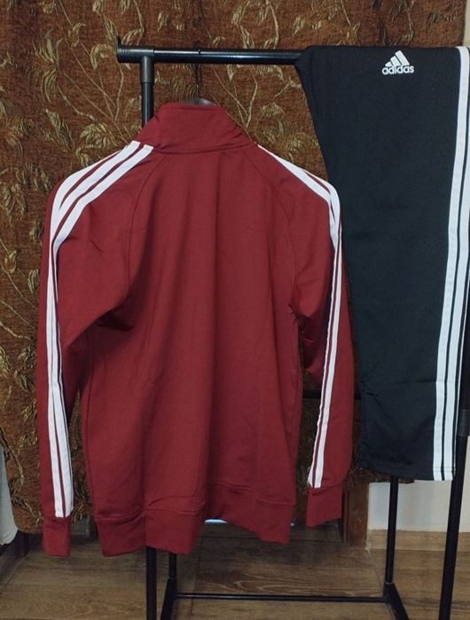Спортен екип на Adidas