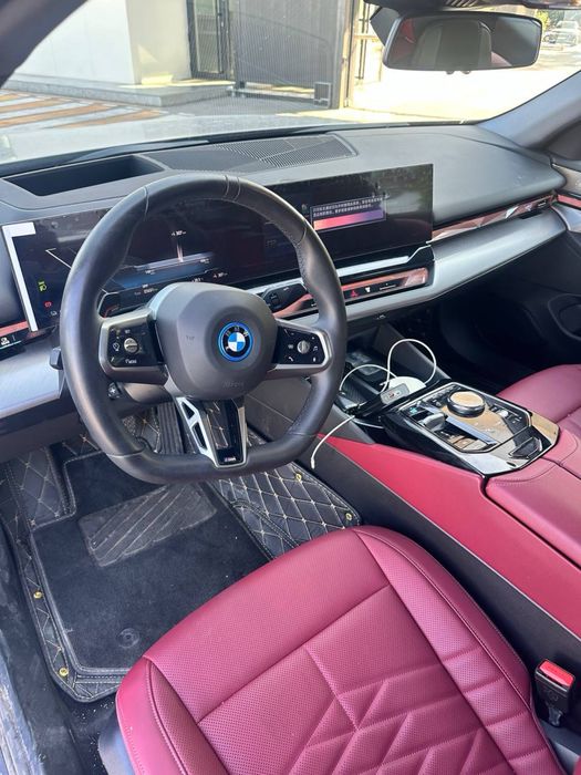 BMW i5 eDrive40L Премиум электрокар