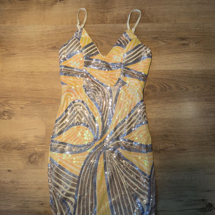 Дълга пайетена рокля