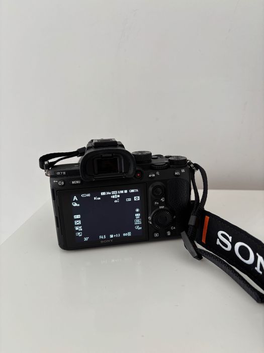 Фотоапарат Mirrorless Sony Alpha A7III, 24.2 MP, Full-Frame + Обектив SEL2870 28-70 мм