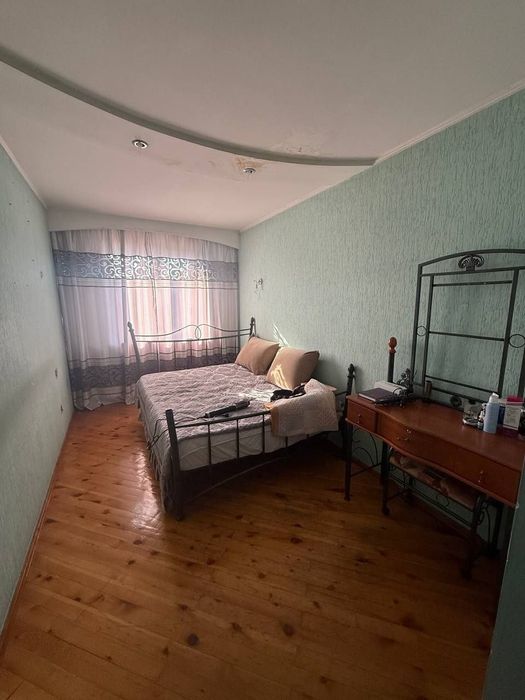 Космонавты квартира 2х комнатная не торец Выстовочный зал