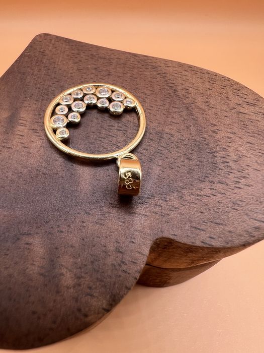 Продам золотой кулон.