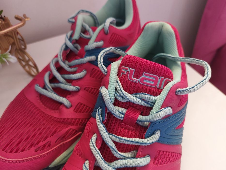 Дамски маратонки с грайфер на Flair