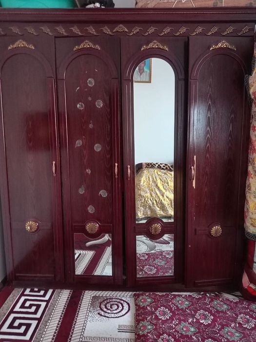 Spalniy mebel sotiladi bitta shfaner va tyumosi. Xolati urtacha