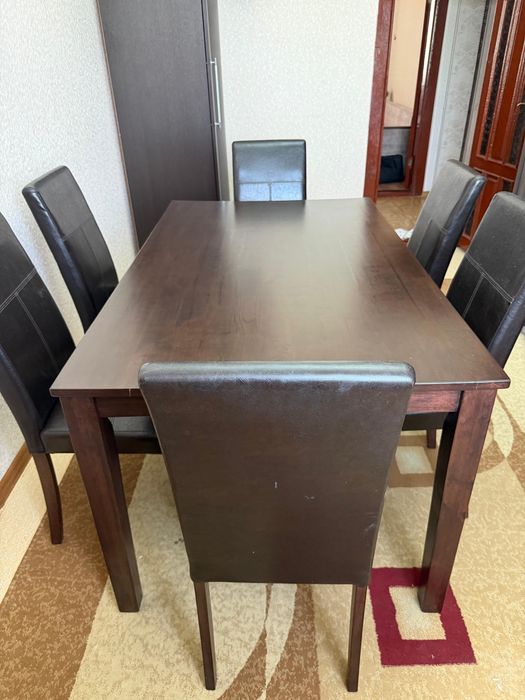 Продам стол для гостинной