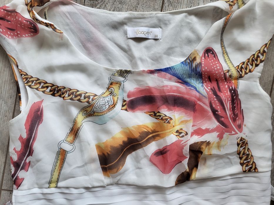 Различни модели рокли размер М