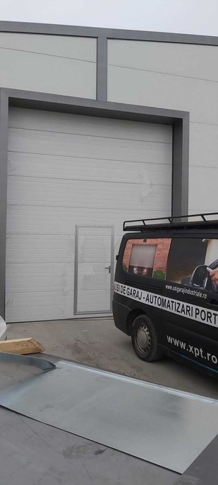 Usa sectionala izolata industriala 3500/3500 cu actionare lant