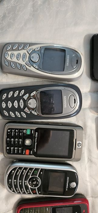 Продавам стари телефони